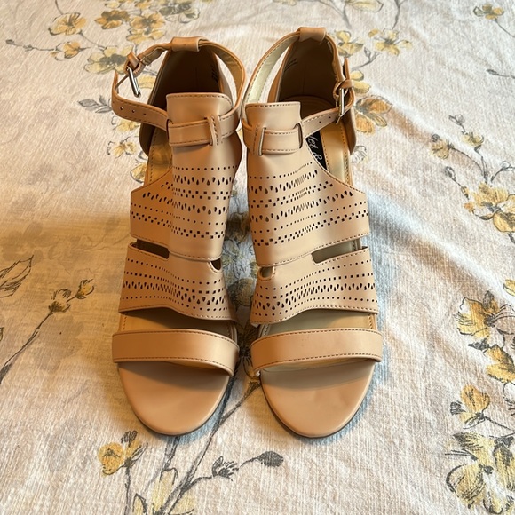 Violet & Red hells size 8 1/2 - Picture 3 of 7